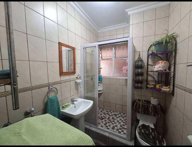 2 BEDROOM FLAT FOR SALE IN VANDERBIJLPARK CW 3